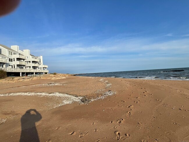 1 Mansfield Grove Rd in East Haven, CT - Building Photo - Building Photo