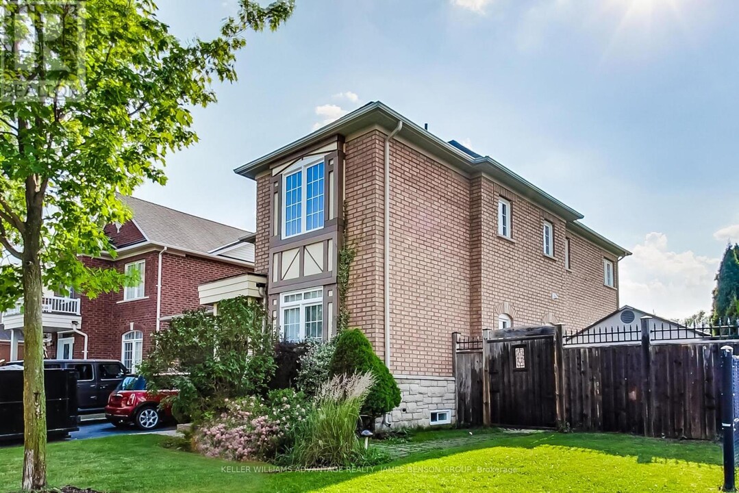 118 Gallview Ln in Brampton, ON - Building Photo