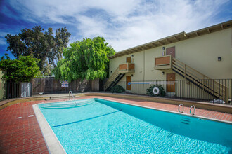 Woodland Park in East Palo Alto, CA - Foto de edificio - Building Photo