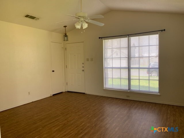 2214 Hilltop Loop in Killeen, TX - Building Photo - Building Photo