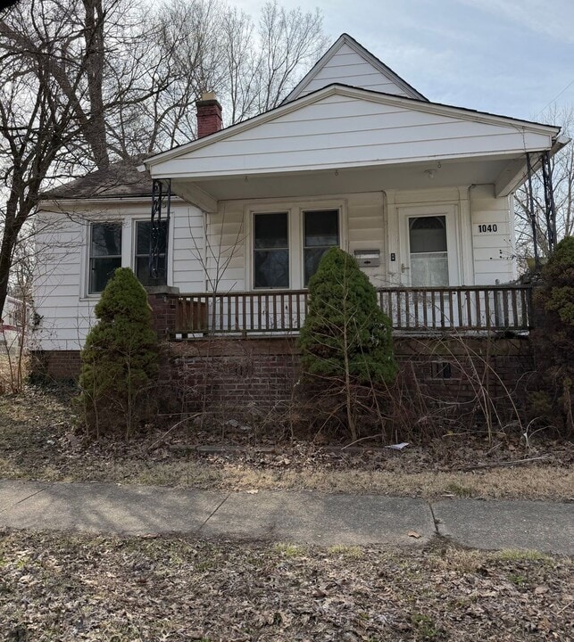 1040 W Lawrence Ave in Springfield, IL - Building Photo