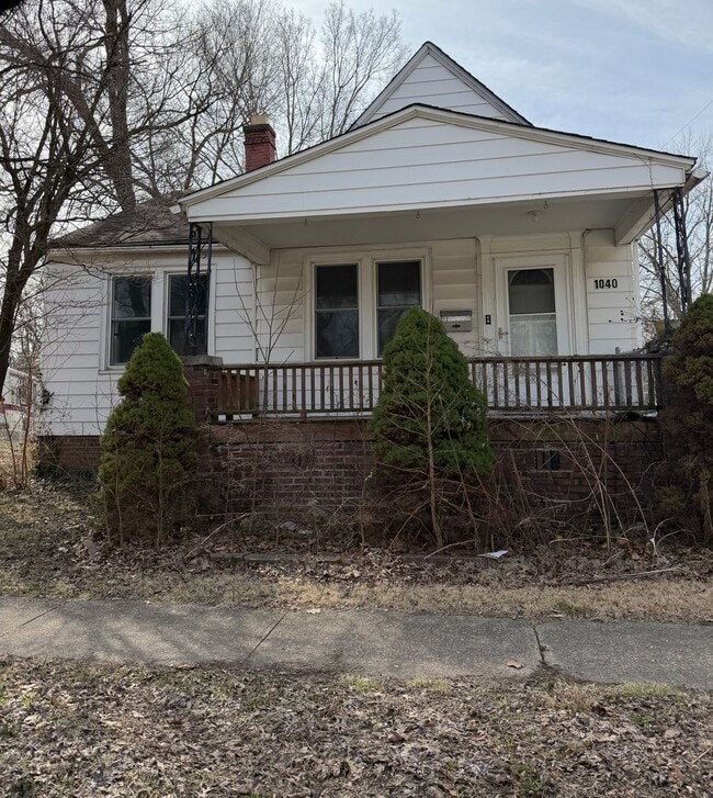 property at 1040 W Lawrence Ave