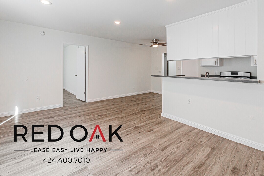 14831 Delano St in Los Angeles, CA - Building Photo