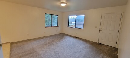 3950 L K Wood Ct, Unit B in Arcata, CA - Building Photo - Building Photo