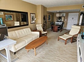 404 S Beach St, Unit 1002 in Daytona Beach, FL - Building Photo