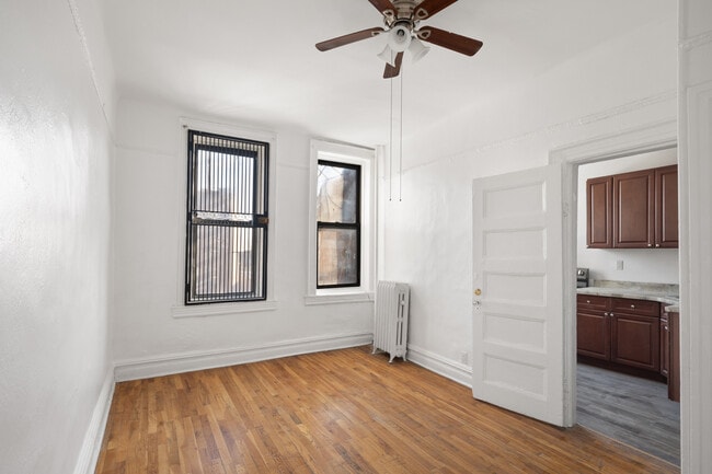 1574 Eastern Pkwy, Unit #3 in Brooklyn, NY - Foto de edificio - Building Photo