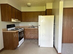 82 Beagle Club Rd in Jumping Branch, WV - Building Photo - Building Photo