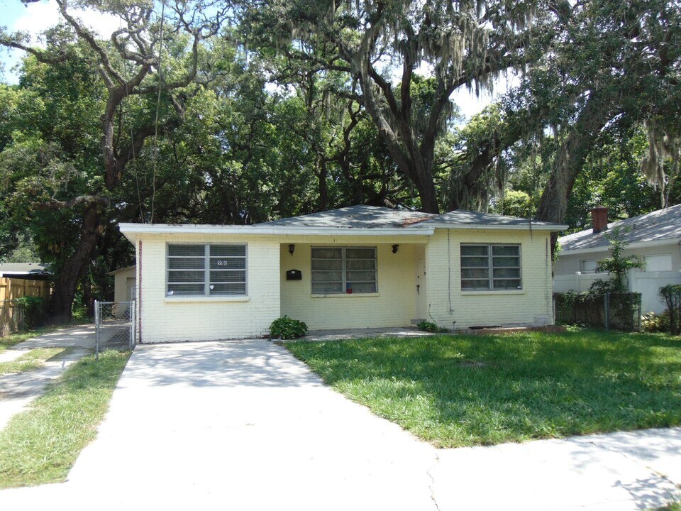 910 E Curtis St in Tampa, FL - Building Photo