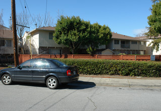 Park West Apartments in Palo Alto, CA - Building Photo - Building Photo