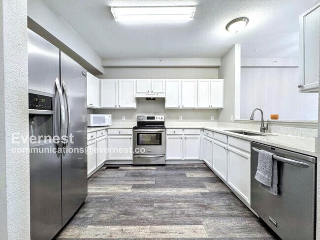 9758 Laredo St. in Commerce City, CO - Building Photo - Building Photo