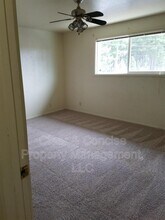 25182 E Broadway Ave in Veneta, OR - Foto de edificio - Building Photo