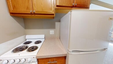 3030 Commercial Ave, Unit 3034-6 in Madison, WI - Building Photo - Building Photo
