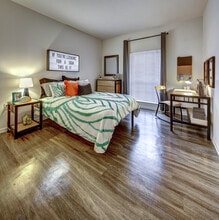 Peninsular Place in Ypsilanti, MI - Building Photo - Building Photo