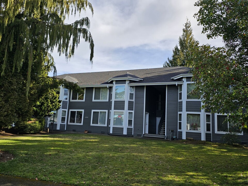 15301 Killarney Cir, Unit # 1 in Monroe, WA - Building Photo