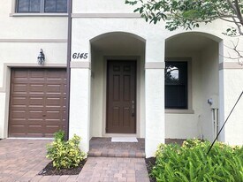 6145 Bangalow Dr in Greenacres, FL - Building Photo