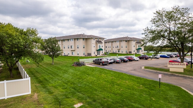 Ridgeland Park Apartments in York in York, NE - Foto de edificio - Building Photo