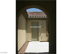 6932 Homing Pigeon Pl in North Las Vegas, NV - Foto de edificio - Building Photo