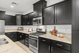 1240 Goldenrod Way in Rocklin, CA - Building Photo - Building Photo