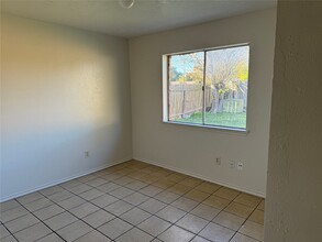 2114 W Greens Rd in Houston, TX - Building Photo - Building Photo