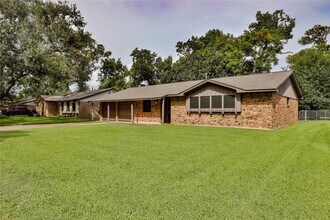 609 Sycamore St in Lake Jackson, TX - Building Photo - Building Photo