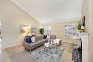 13646 Abana Dr in Cerritos, CA - Building Photo