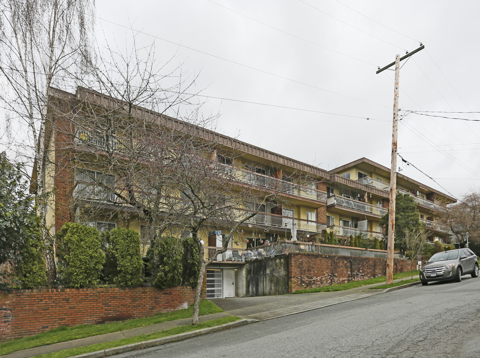 1025 St Andrews St in New Westminster, BC - Building Photo