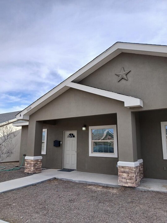 1510 S Cherry St in Pecos, TX - Building Photo
