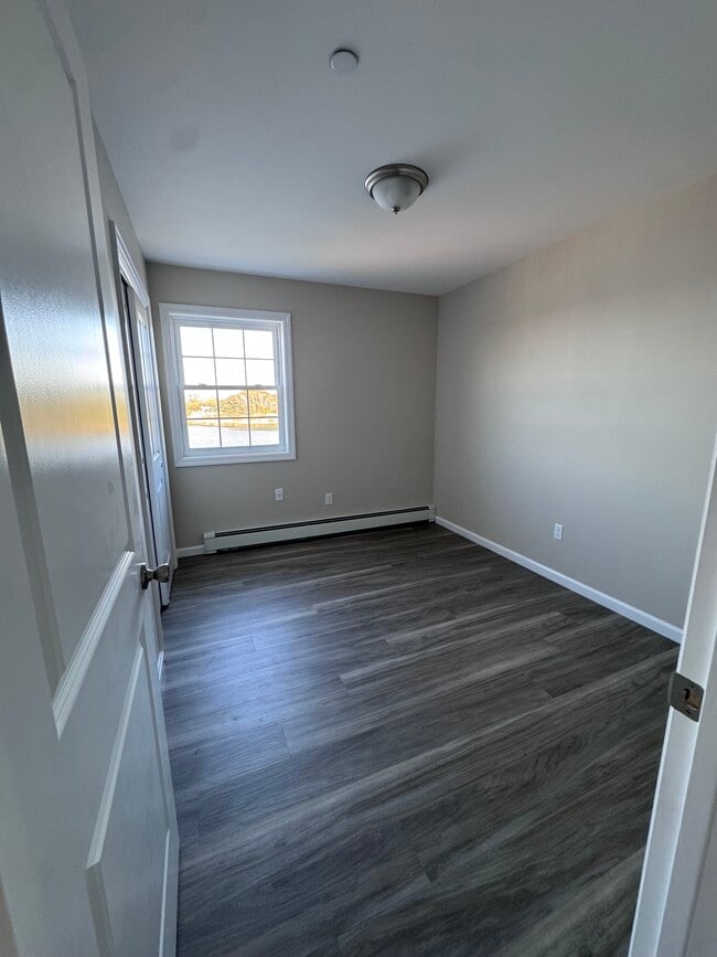 6204 Hillmeyer Rd, Unit Apt 2 in Arverne, NY - Building Photo - Building Photo
