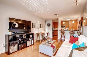 1115 W 10th St, Unit 200 in Austin, TX - Building Photo - Building Photo