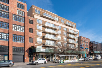 Solarium in Long Island City, NY - Building Photo - Building Photo