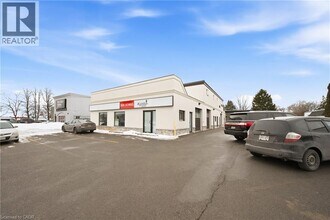 2483 Industrial St in Burlington, ON - Building Photo - Building Photo