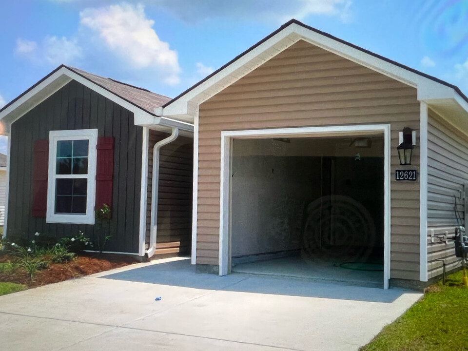 12621 Orchid Ln in Walker, LA - Building Photo