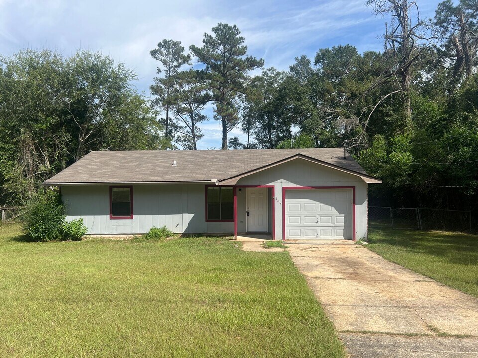 102 Hillside Ct in Daleville, AL - Building Photo