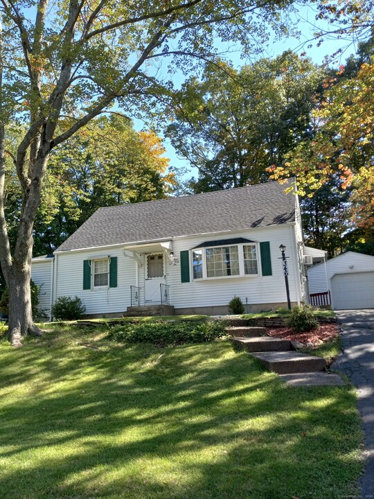 346 Lewis Rd in New Britain, CT - Foto de edificio
