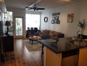 101 Market St, Unit 126 in San Diego, CA - Foto de edificio - Building Photo