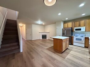 19135 SW Fernshire Ln in Beaverton, OR - Building Photo - Building Photo