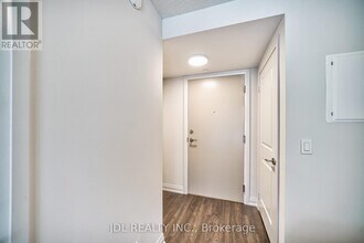 20 Meadowglen Pl in Toronto, ON - Building Photo - Building Photo
