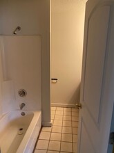 2710 E Douglas Ave in Des Moines, IA - Building Photo - Building Photo