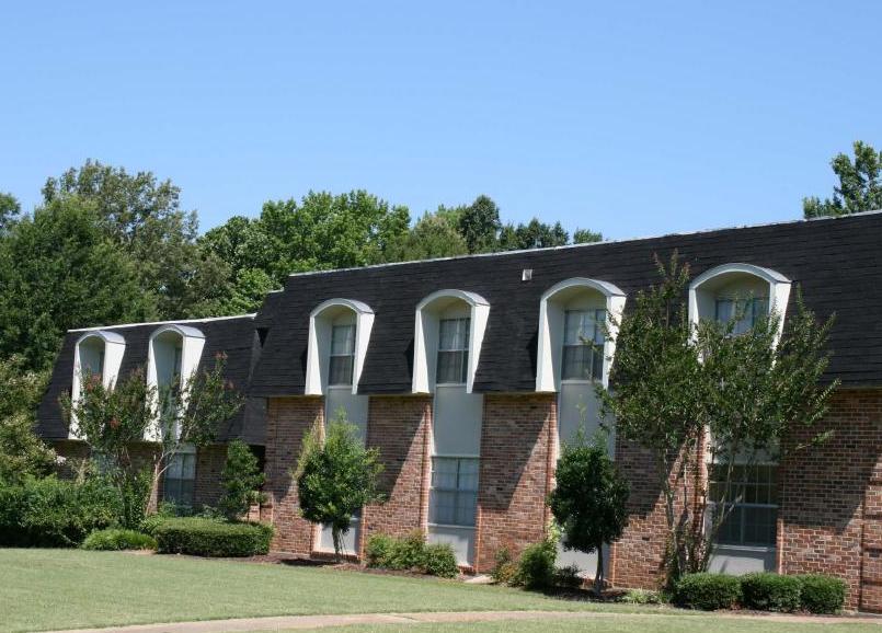 Riverhills Apartments in Grenada, MS - Building Photo