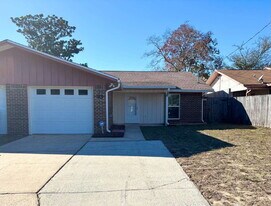 93 Cutter Ln in Shalimar, FL - Building Photo