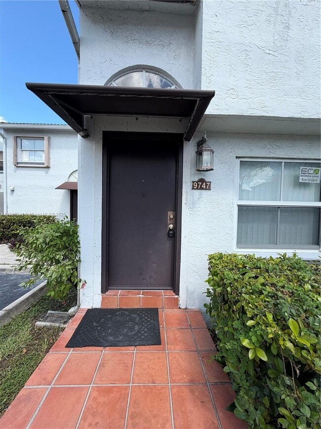 9747 NW 48th Terrace in Doral, FL - Building Photo - Building Photo