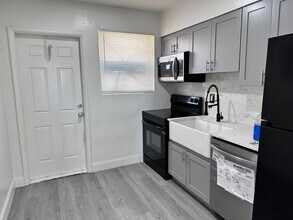 207 NW 7th St in Hallandale Beach, FL - Building Photo - Building Photo