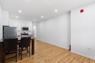 4047 N Broad St, Unit 1st Fl in Philadelphia, PA - Foto de edificio - Building Photo