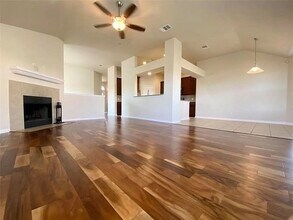 19001 Keeli Ln in Pflugerville, TX - Foto de edificio - Building Photo