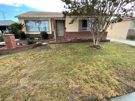 2728 Harvey Way in Lakewood, CA - Building Photo