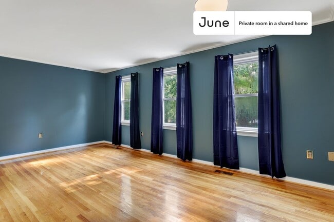 Private bedroom in 7 bed/4 bath Home in Washington, DC - Building Photo - Building Photo