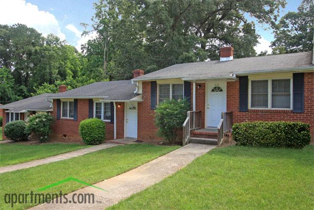 Oakwood Apartments in Raleigh, NC - Building Photo - Building Photo