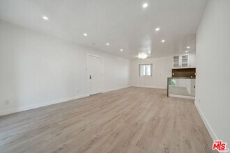 9005 Cynthia St in West Hollywood, CA - Building Photo - Building Photo