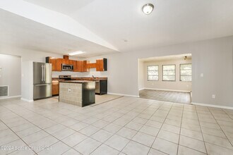 701 NW Grenada St in Port St. Lucie, FL - Building Photo - Building Photo