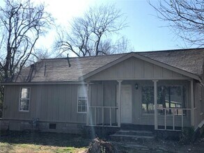 581 S Ray Ave in Fayetteville, AR - Building Photo - Building Photo